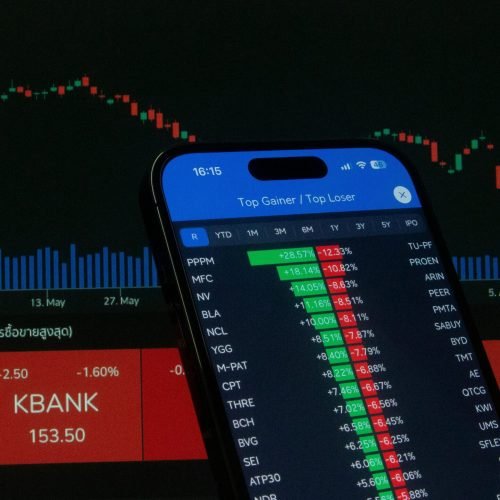 Top Stocks to Invest in 2025 for Maximum Returns